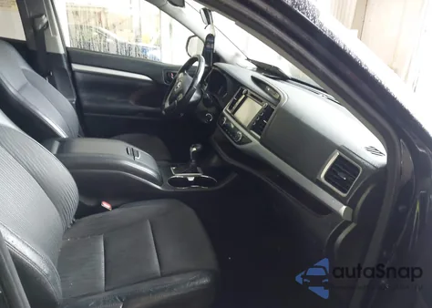 2018 Toyota Highlander Le Plus from USA, damaged, VIN 5TDBZRFH4JS490831